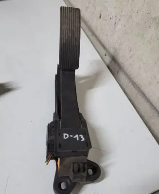 Mercedes-Benz ML W163 Accelerator throttle pedal A1643000004 ZGS008