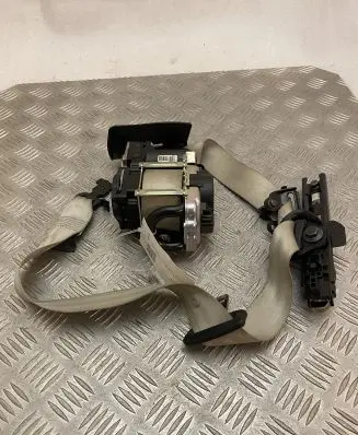 Volvo XC90 Front seatbelt 32131146