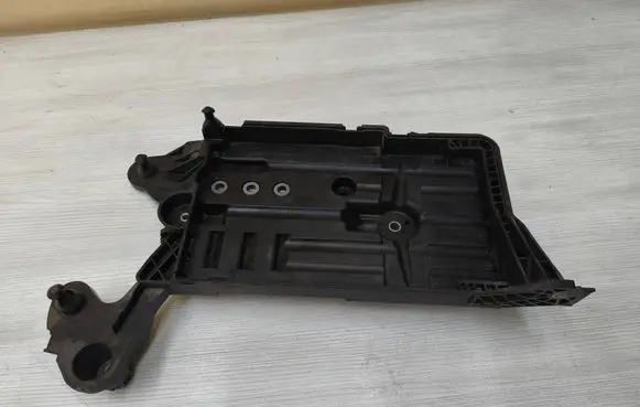 Audi Q2 - Battery tray 5Q0915331K