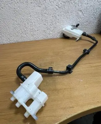 KIA Niro Brake fluid reservoir 220419 1208