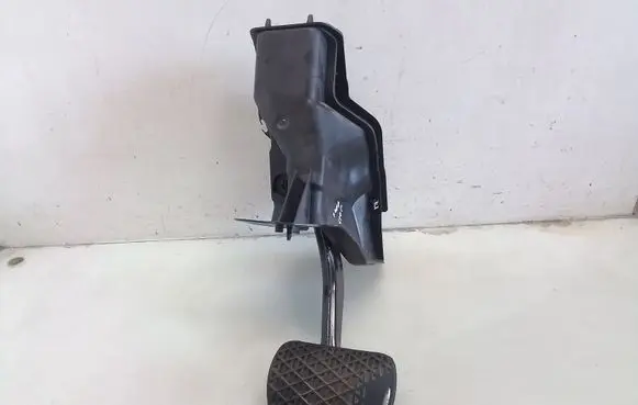 Mercedes-Benz S W220 Brake pedal A2206841118
