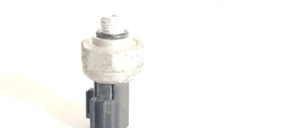 Nissan X-Trail T30 Air conditioning (A/C) pressure sensor 42CP811