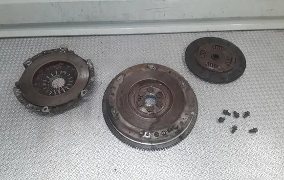 Ford Fiesta Clutch set kit 8V217550A1C 96MM6375AIH 8V217563AB