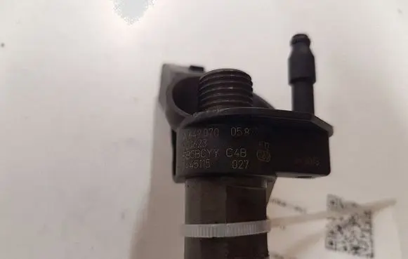 Mercedes-Benz ML W164 Fuel injector 0445115027 050623 A6420700587