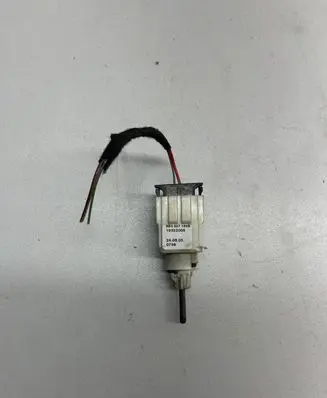 Audi A4 S4 B7 8E 8H Brake pedal sensor switch 8E0927189B 19322005