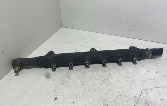 Volvo S60 Fuel main line pipe 8658252 0281002527