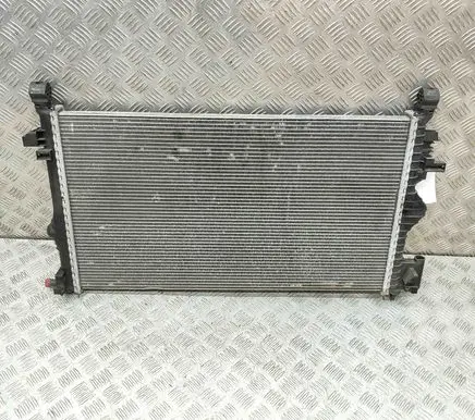 Opel Insignia A Coolant radiator 13241725