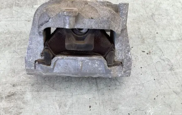 Audi A3 S3 8P Engine mount bracket