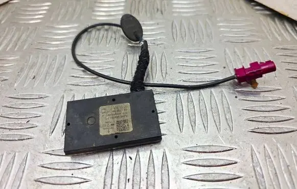 Mercedes-Benz B W246 W242 Aerial antenna amplifier A2469054201