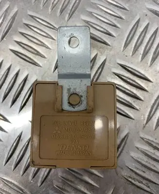 Mitsubishi Pajero Sport I Oil pressure relay 0680005270 MD369959