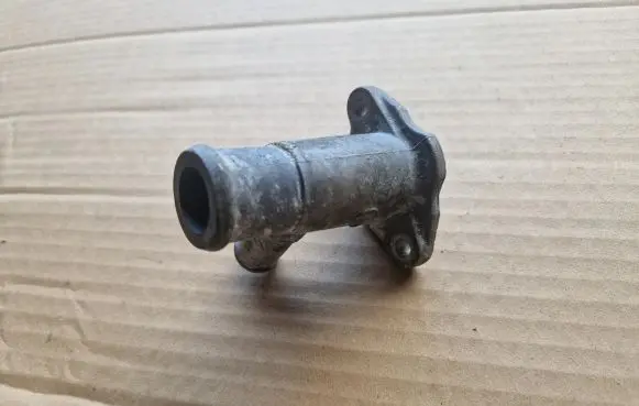 Volkswagen PASSAT B3 Engine coolant pipe/hose 027121145A