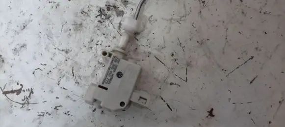 Volkswagen PASSAT B6 Central locking motor 