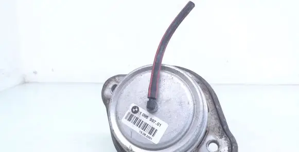 BMW X5 E53 Engine mount bracket 1096997