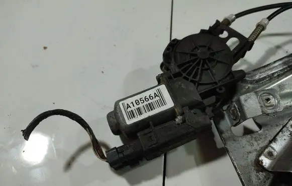 Renault Megane II Front door window regulator motor 400772L