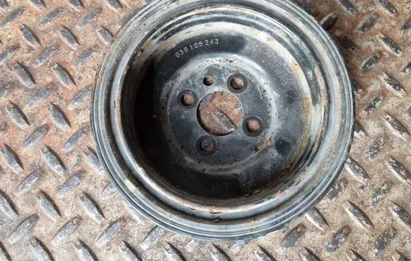 Volkswagen Golf VII Crankshaft pulley 03G105243