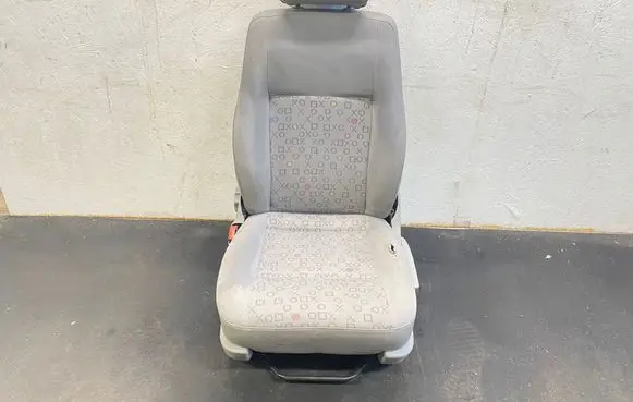 Volkswagen Transporter - Caravelle T5 Front driver seat 7H0881201