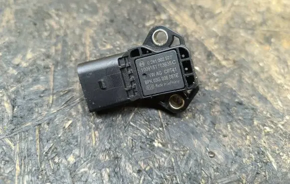 Volkswagen Scirocco Air pressure sensor 03G906051E 0281002977 100915T103635C