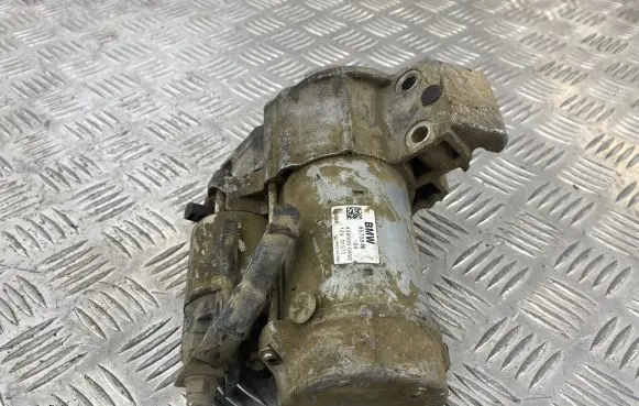 BMW 5 F10 F11 Starter motor 8570846 4380000492 01S15