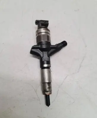 Subaru Outback Fuel injector 16613AA030 02N00652