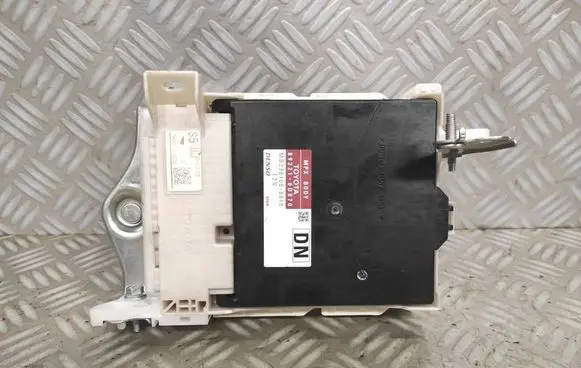 Toyota Yaris Other control units/modules 89221-0D870 MB2381008010