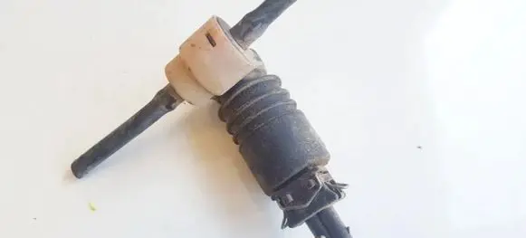 Volkswagen Golf III Windscreen/windshield washer pump