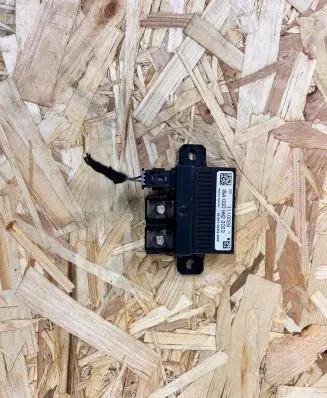 Mercedes-Benz C W204 Charging relay A0009822023 1110029