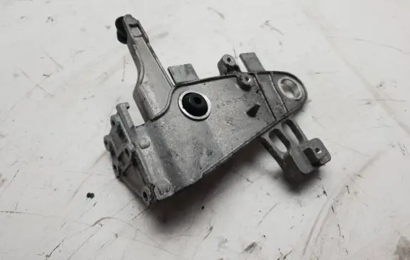 Mercedes-Benz C W204 Engine mounting bracket A6510902241 211550101