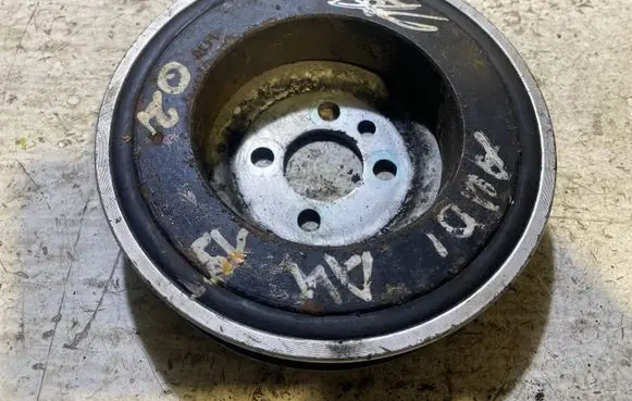 Audi A4 S4 B7 8E 8H Crankshaft pulley 06B105243F