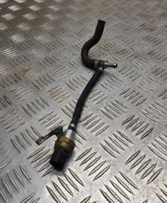 Infiniti Q70 Y51 Oil pressure sensor A6510703981
