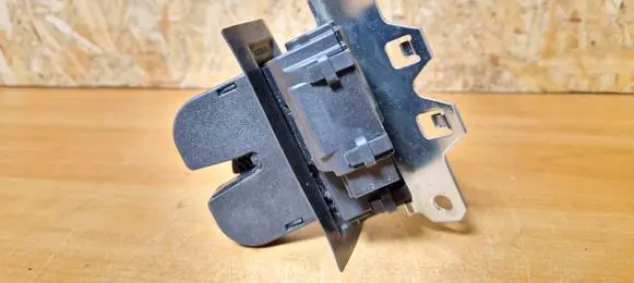 Loading door lock