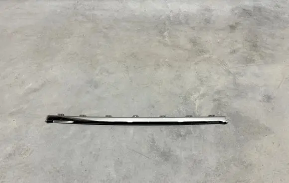 Volvo XC60 Front bumper splitter molding 32227904