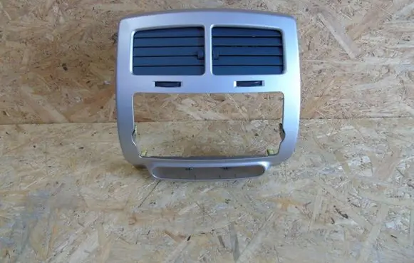 Toyota Urban Cruiser (XP110) Dash center air vent grill