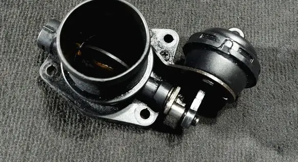 Renault Espace IV Throttle valve