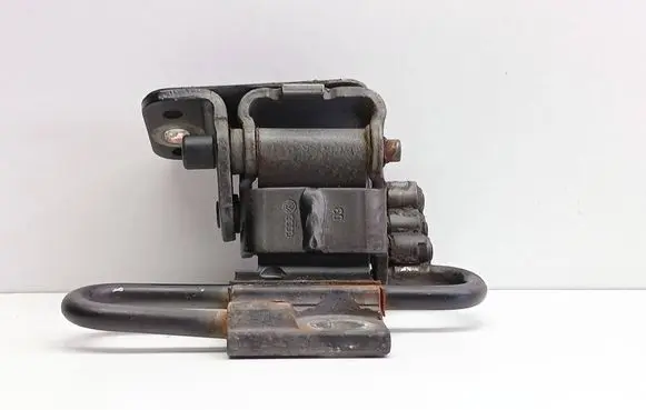 Audi A6 S6 C6 4F Front door lower hinge 8E0831411B
