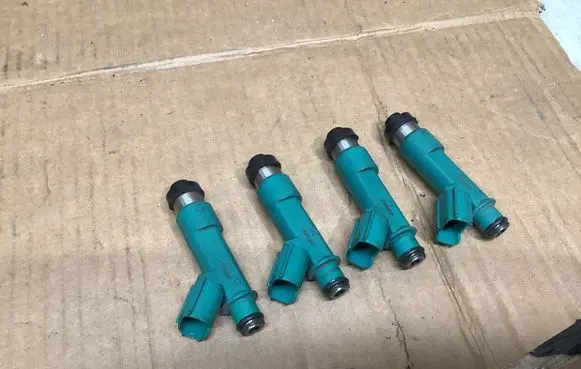 Toyota RAV 4 (XA30) Fuel injectors set 2325028080 031033031