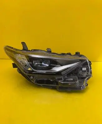 Toyota Auris E180 Headlight/headlamp 81110-02K60