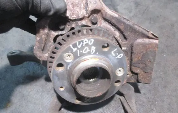 Volkswagen Lupo Front wheel hub 