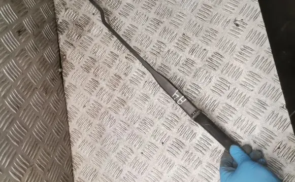 Audi A4 S4 B5 8D Front wiper blade arm 8d1955407a