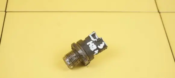Mitsubishi Canter Fuel pressure sensor 0281002982 3HTR48