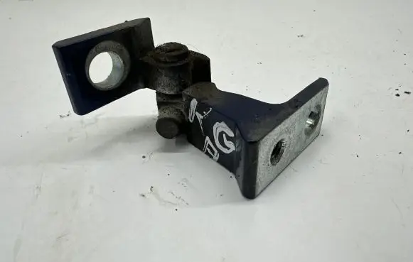 Audi A3 S3 8V Rear door lower hinge