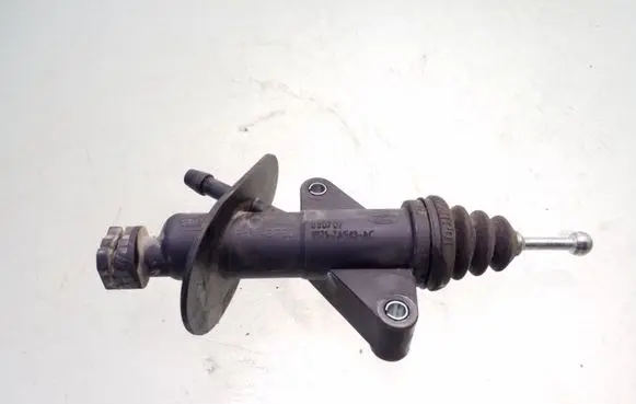 Ford Mondeo Mk III Clutch master cylinder 1S717A543AC