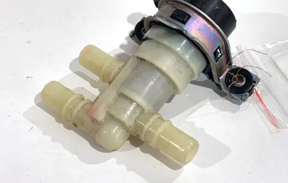 Hyundai Kona II Oil filter mounting bracket 375V3AO000