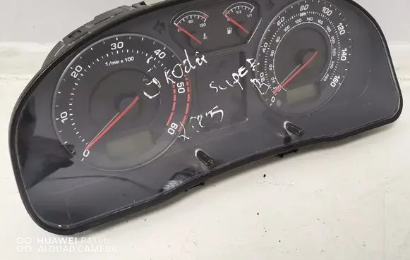 Skoda Superb B5 (3U) Speedometer (instrument cluster) 3U0920941E 81071428