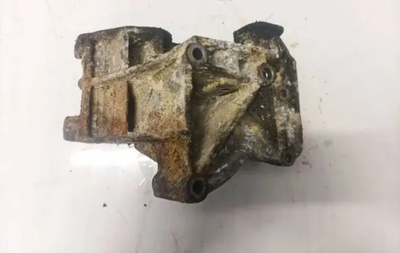 Peugeot Partner Engine mounting bracket