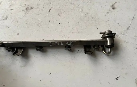 Volkswagen New Beetle Fuel main line pipe 06A133681B