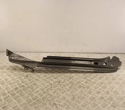 Volkswagen Touareg I Fender mounting bracket 7L6805919B