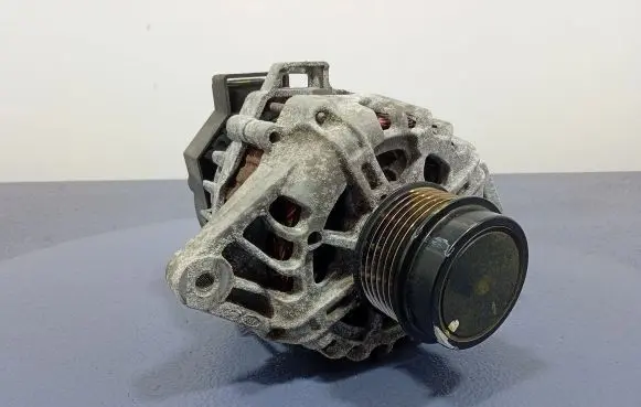 Hyundai i30 Generator/alternator 37300-2B710