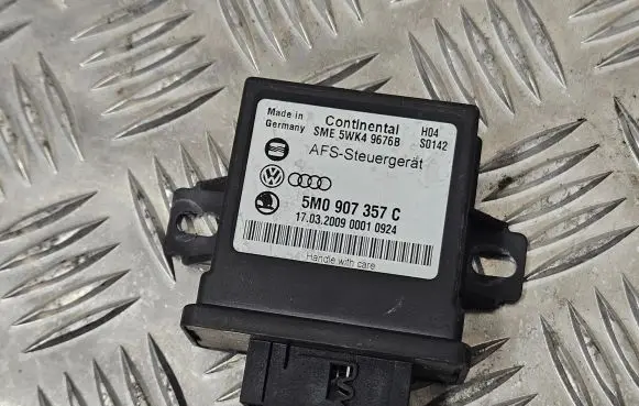 Volkswagen PASSAT B6 Light module LCM 5M0907357C 5WK49676B