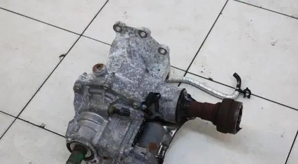Ford Bronco Rear gearbox reducer/haldex oil pump LX677L486JB
