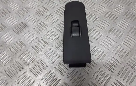 Mitsubishi Colt Electric window control switch